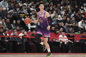 星空体育-替补高效！朱松玮5中5拿到12分5板2助2断