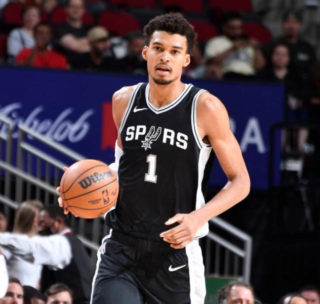 星空app官方下载-单场三分生涯新高！文班亚马：我之前没进过6个？