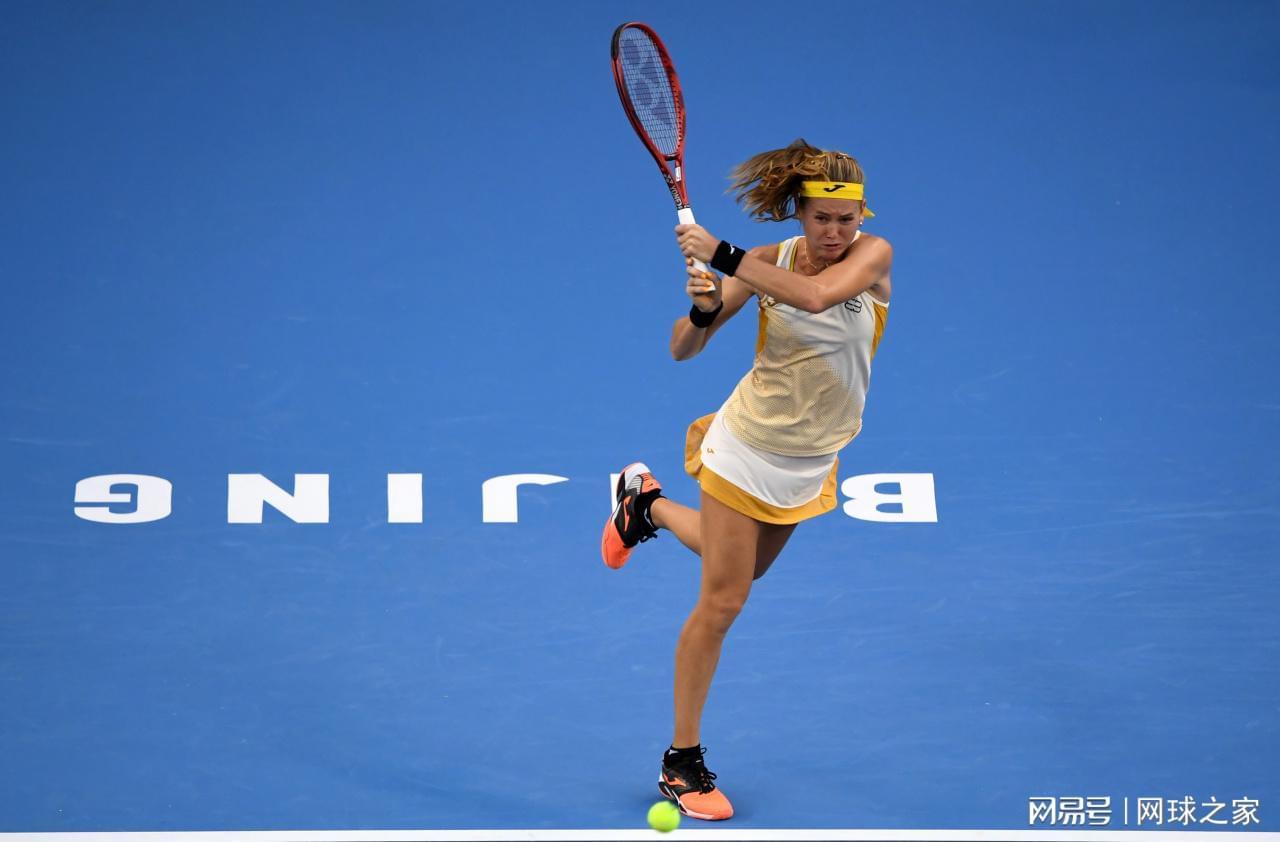 星空体育-连续两周先下一城，从被逆转到逆转，布兹科娃首胜巴多萨