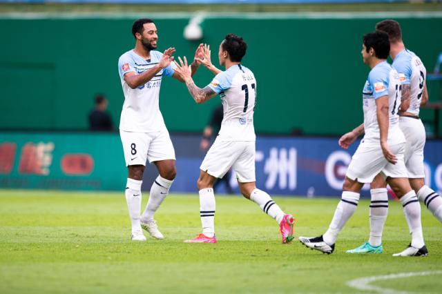 星空体育-广州城终结不胜范加斯特却不满防守：应学会更稳定